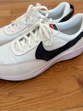 Nike Men's White, Black & Red Low-Top Casual Sneakers